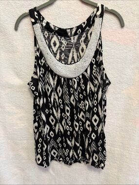 Apt. 9 Black & White Beaded Scoop Neck Tank Size XL
